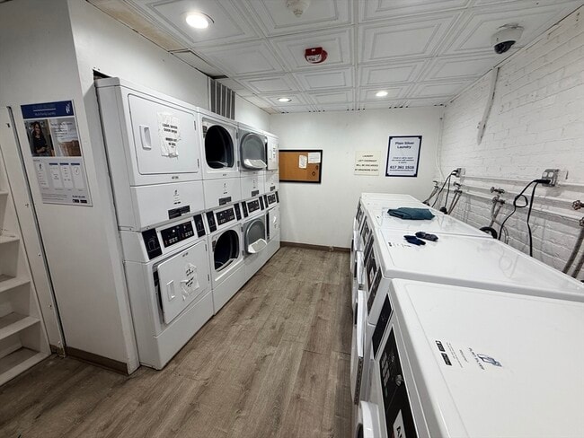 Building Photo - 464 Commonwealth Ave