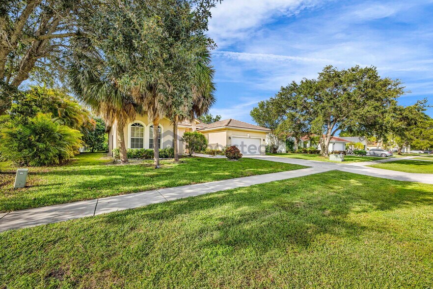 Building Photo - 10555 Paso Fino Dr