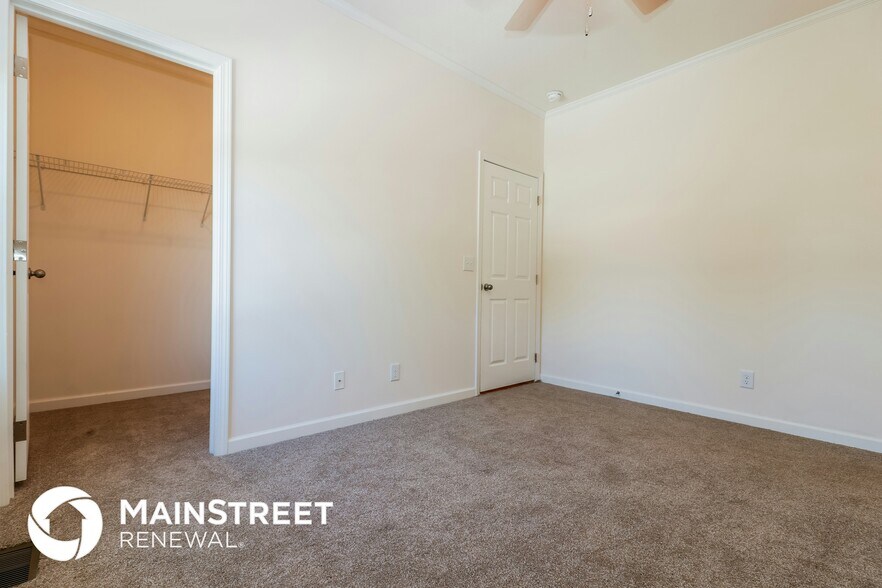 Building Photo - 1705 19th St S