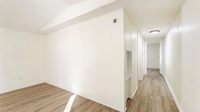 Building Photo - 1202 US-190