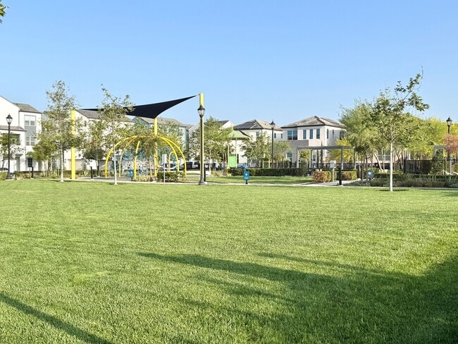 Building Photo - 4553 S Patterson Paseo
