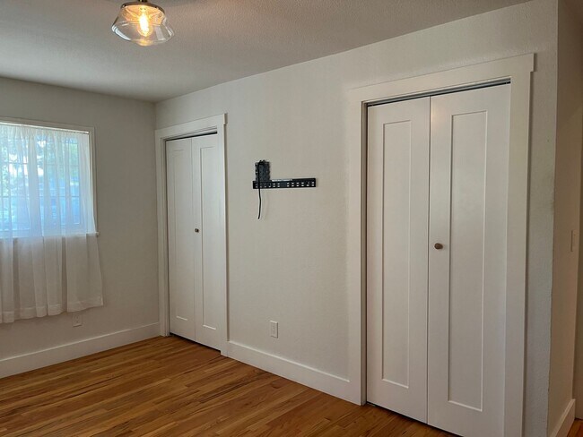 Building Photo - Charming Winters Home