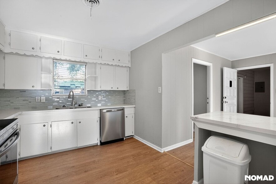 Building Photo - 210 Mize St