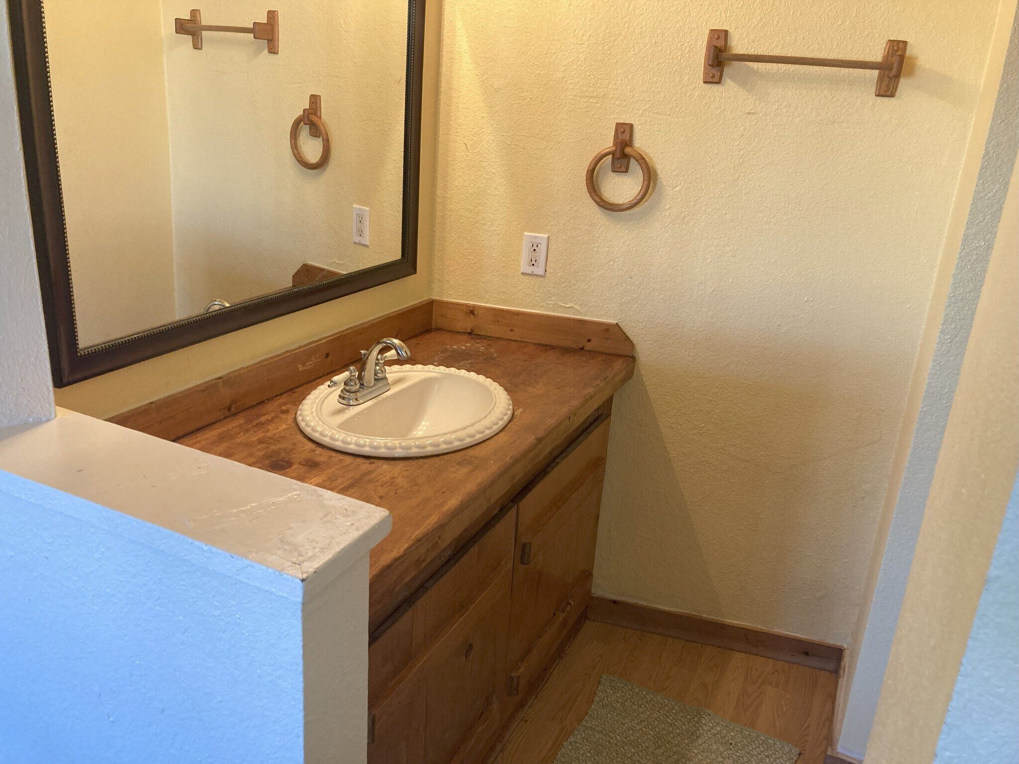 Building Photo - 902 W Hopi Dr