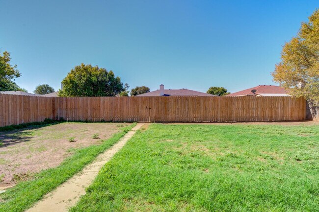 Building Photo - 6113 6th St