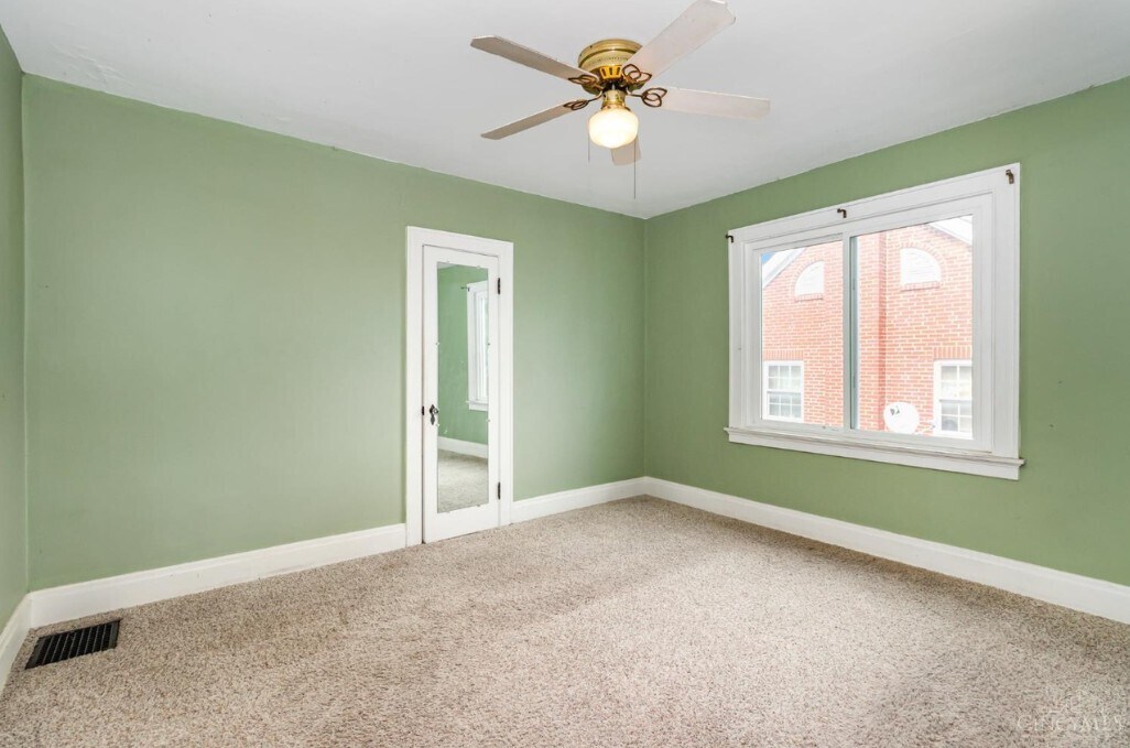 Spacious Room - 3315 Renfro Ave