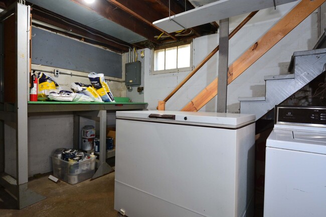 Building Photo - Beautiful 3-Bed 2-Bath Home Available In N...