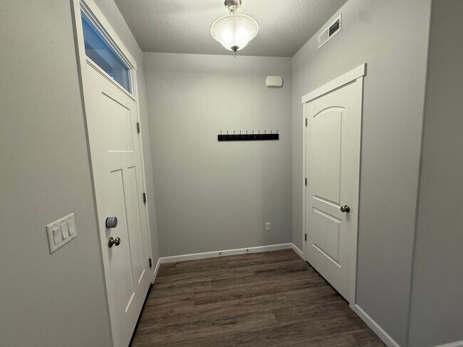 Building Photo - 303 Emerald Ave