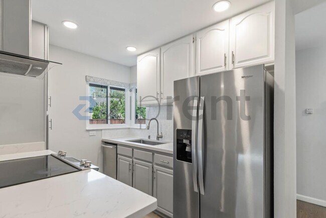 Building Photo - 6258 Castillon Dr