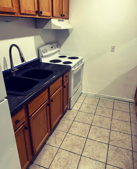 Building Photo - 502 Vale Ave