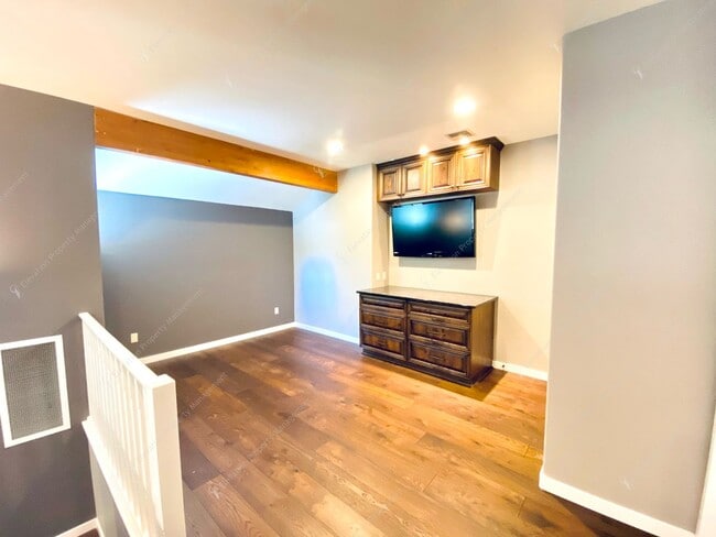 Building Photo - Experience Luxury Living in Broken Top wit...