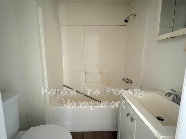 Building Photo - 118 Nat Barber Ave