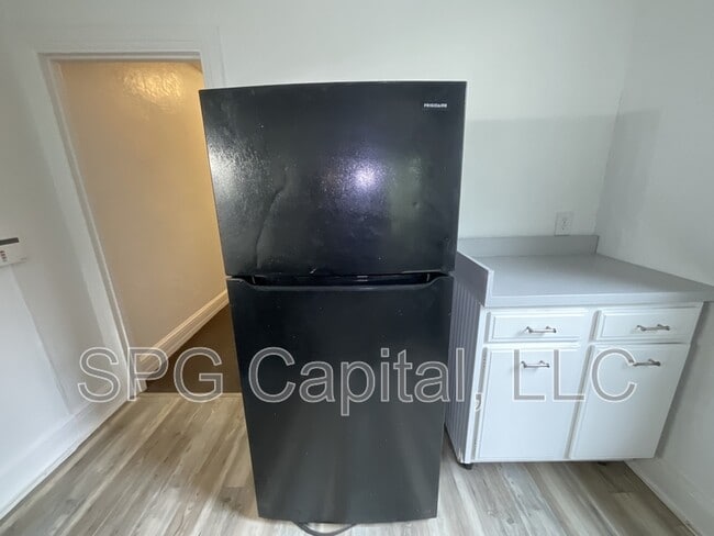 Building Photo - 142 W Jackson St