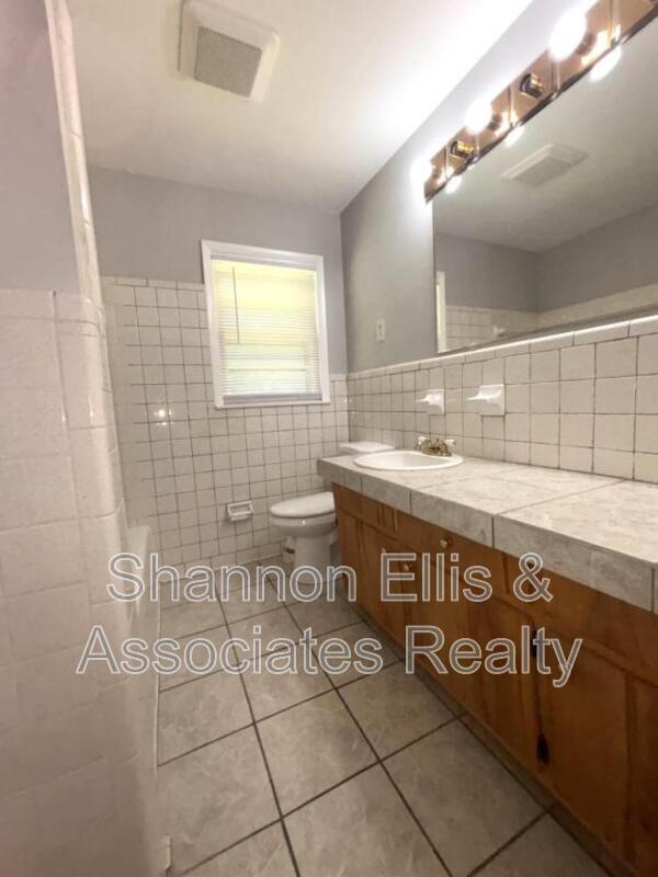 Building Photo - 1255 Angelia Dr SW
