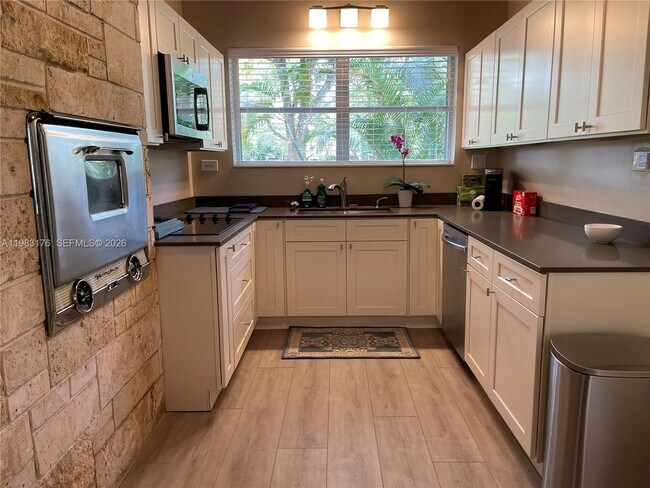 Building Photo - 14155 Old Cutler Rd