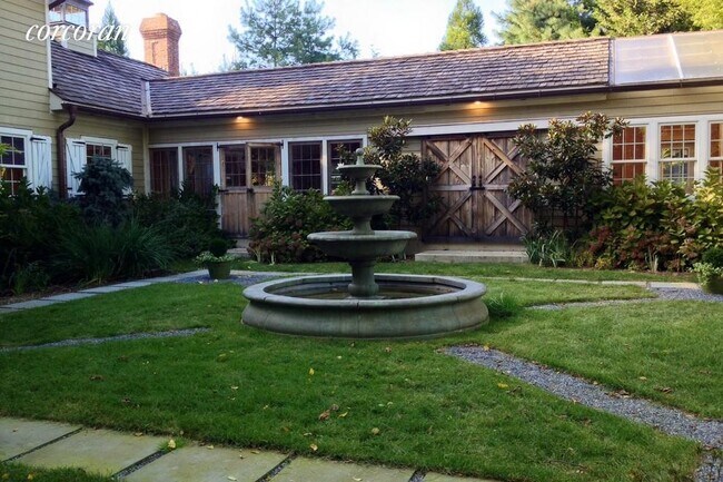 Building Photo - 2782 Montauk Hwy