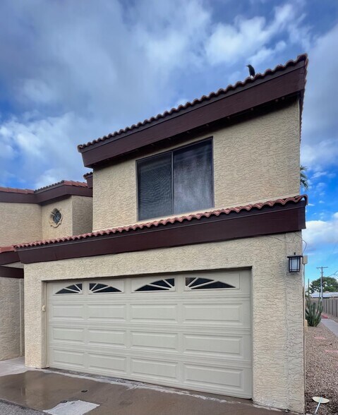 Building Photo - 7835 E Glenrosa Ave