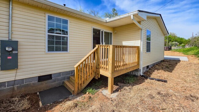 Building Photo - Knoxville 37921 - Brand New 3 Bedroom, 2 Full Bath Duplex Unit near downtown and Western Avenue -...
