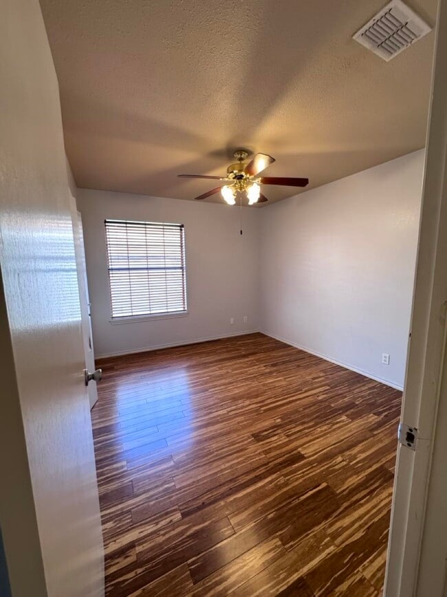 Building Photo - 1108 Topaz Trail