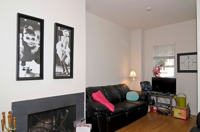 Building Photo - Georgetown Townhouse (Close to the West End and Dupont)