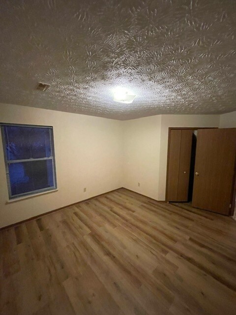 Building Photo - 592 Hilltop Ter