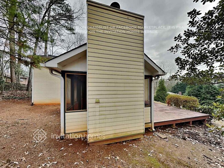 Building Photo - 404 Willowbrook Ct