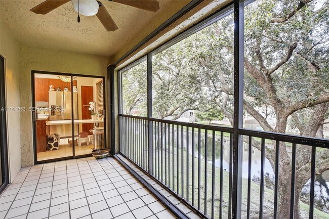 Building Photo - 1002 NW 105th Ave