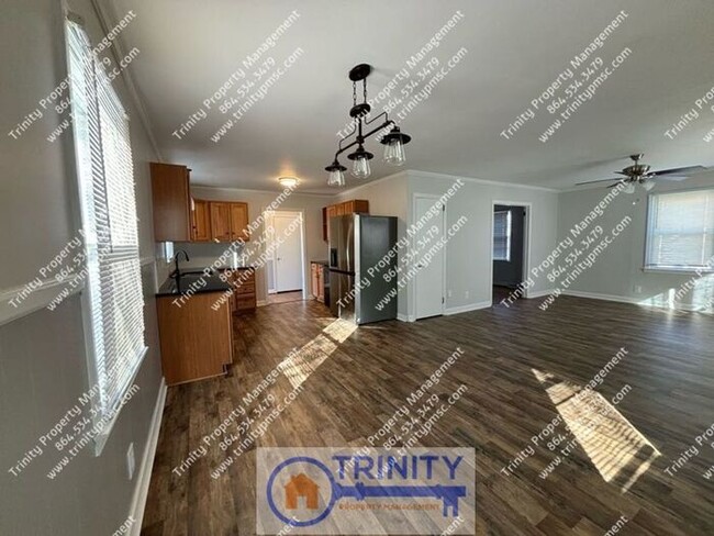 Building Photo - All utilities included with rent due to sh...