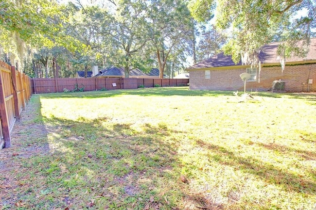 Building Photo - 809 Barrington Dr