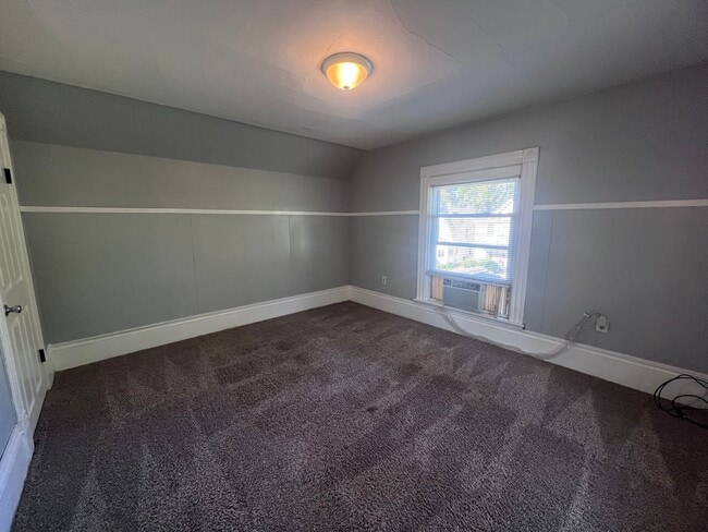Building Photo - Cute 3 Bedroom home close to medical mile