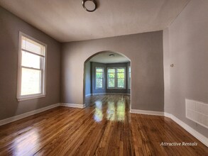 Building Photo - 7308 S Kenwood Ave