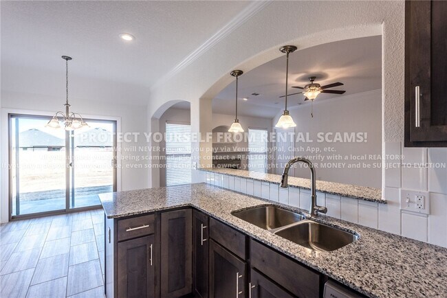 Building Photo - 4530 W Divide Dr