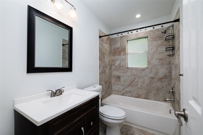 Building Photo - 12826 Hill Dr