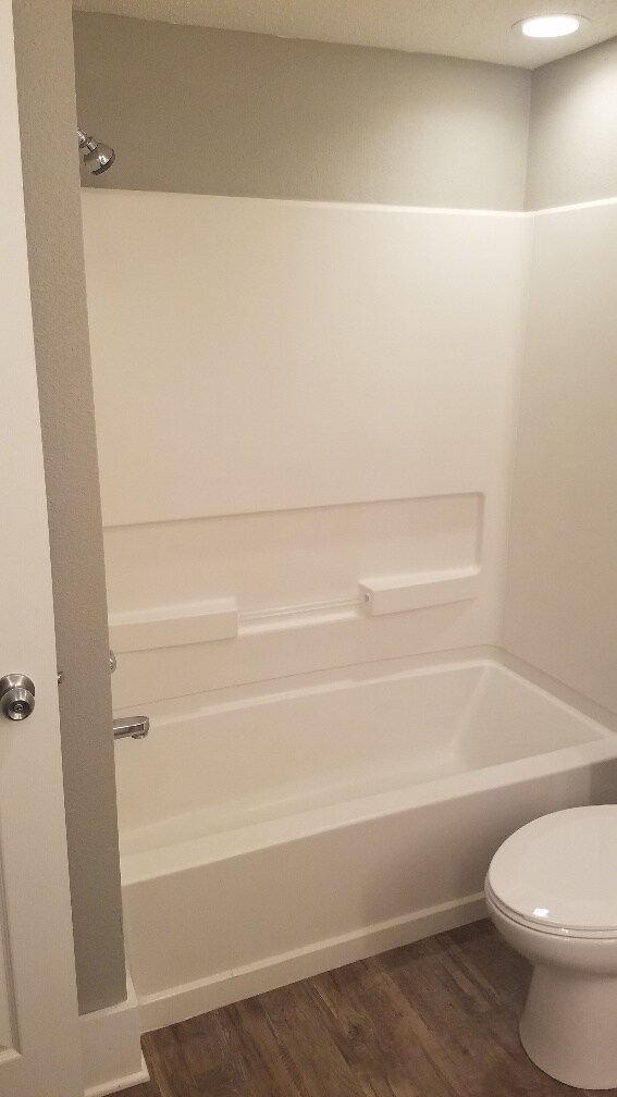 Upstairs Full bath - 312 SW Pleasant St