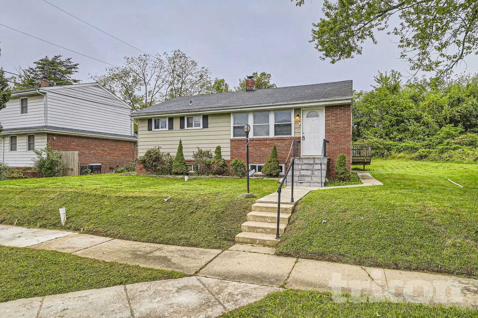 Building Photo - 2012 Royal Garden Dr