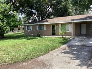 Building Photo - Three bedroom two bath - North Lakeland