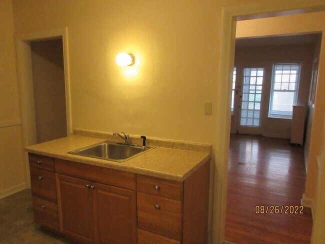 Building Photo - Available September 2026 Large Remodeled 1 Bedroom Apartment with Free Heat!