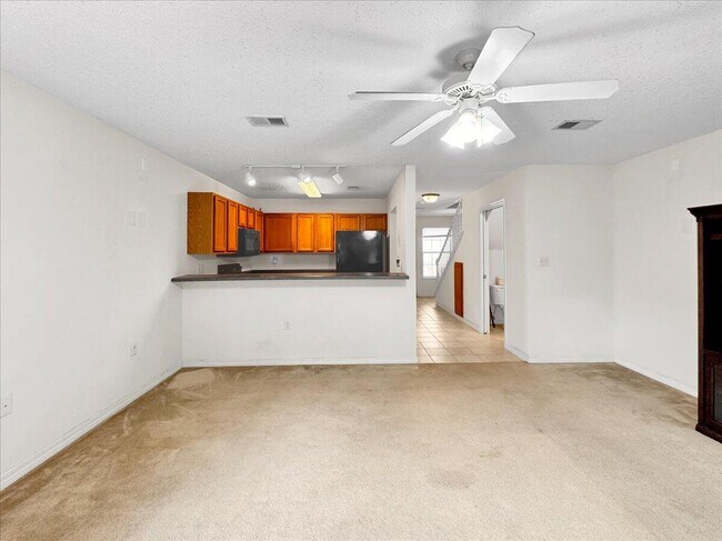 Building Photo - 994 Scenic Oak Ln