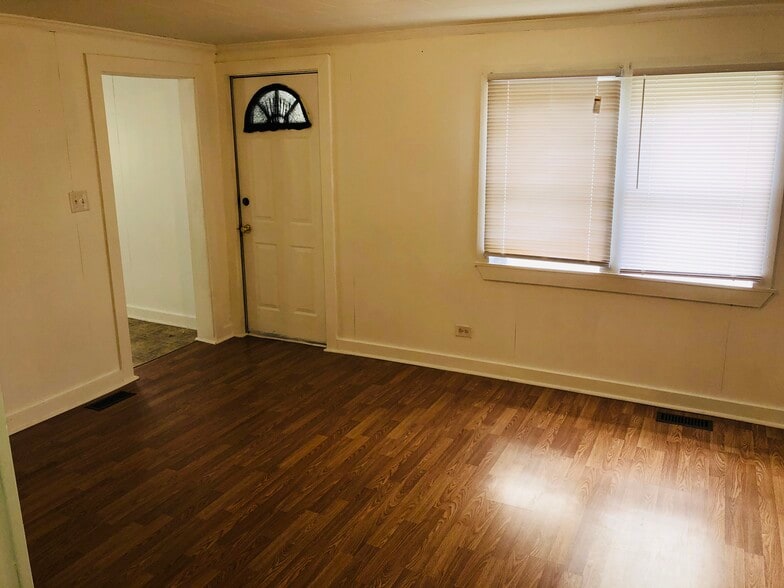 Building Photo - 112 S New St