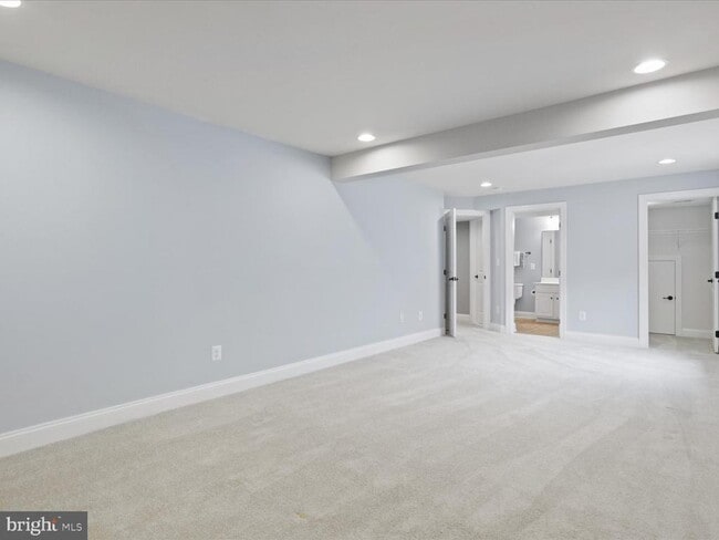 Building Photo - 41595 Revival Dr