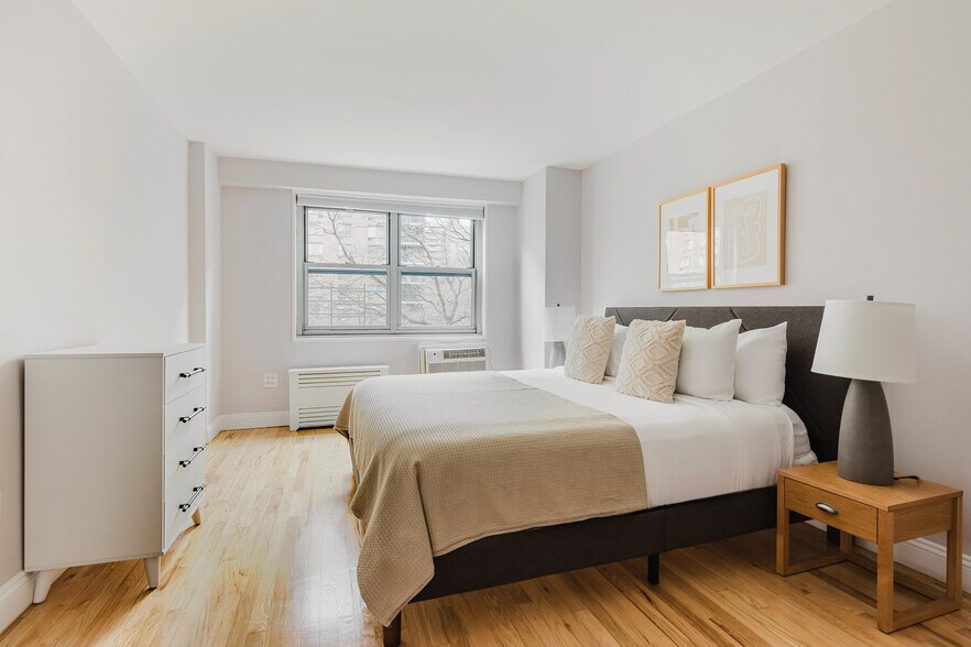 Building Photo - 50 W 97th St