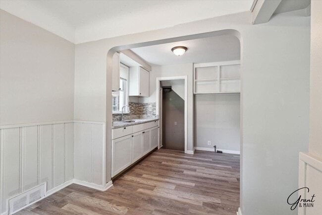 Building Photo - $1300 3 bedroom bungalow