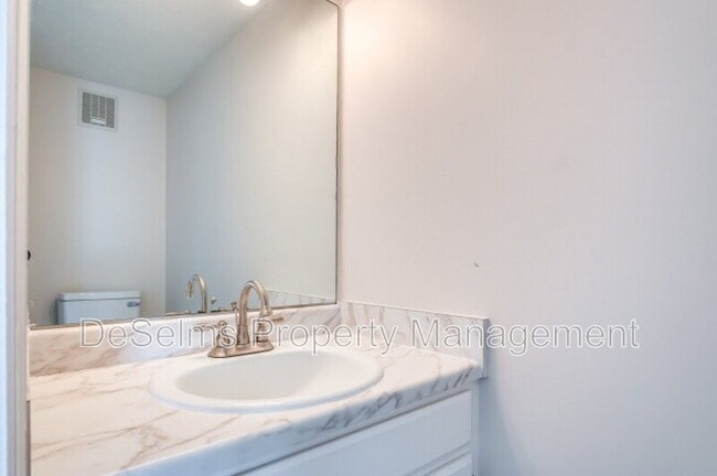 Building Photo - 302 Ash Forge Dr