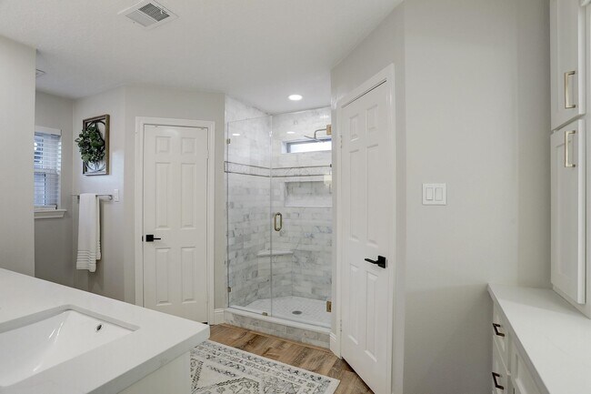 Building Photo - 15407 Woodcote Ct