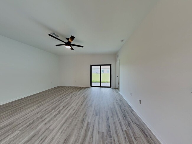 Building Photo - 475 Linden Ave S