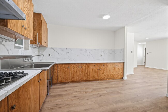 Building Photo - 7950 Longridge Dr
