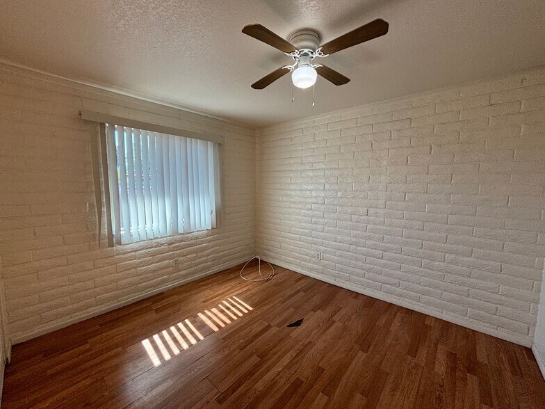 Building Photo - 673 W 41st St
