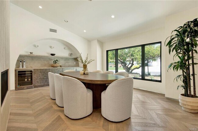 Building Photo - 10742 Walnut Dr