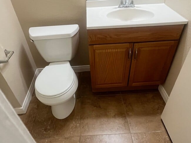 Building Photo - $2,975 4 BEDROOM 2 BATH + OFFICE/ DEN (RIV...
