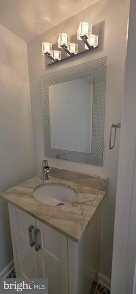 Building Photo - 165B Leeds Ct W